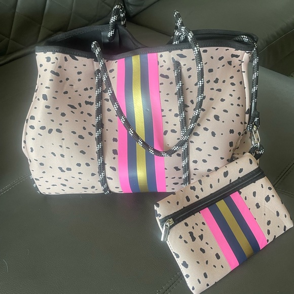 Neoprene handbags with wallet!! Clearing out sale!!’ - Picture 1 of 4